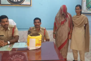 woman arrested in ganjai transportation at atluru of kadapa district