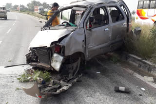 road accident at mavillapalli in ananthapuram district