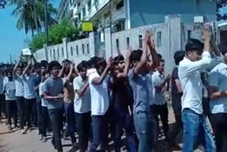 Mavoor  Citizenship amendment act students boycott class  ദേശീയ പൗരത്വ ഭേദഗതി നിയമം; പരീക്ഷ ബഹിഷ്ക്കരിച്ച് വിദ്യാർത്ഥികളുടെ പ്രതിഷേധറാലി  ദേശീയ പൗരത്വ ഭേദഗതി നിയമം