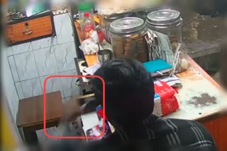 Teashop theft, chennai tea shop theft, tea shop theft cctv footage, தேனீர் கடையில் பணம் திருட்டு