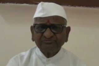 anna-hazare-pays-tribute-to-dr-sriram-lagu