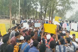 வகுப்புகளைப் புறக்கணத்து போராட்டம்  mazharul uloom college students protest  மஜ்ஹருல் உலூம் கல்லூரி மாணவர்கள் போராட்டம்  mazharul uloom college students protest against caa  கந்தசாமி நாயுடு கல்லூரி மாணவர்கள் போராட்டம்