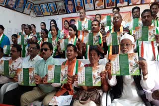 PCC Chief Mohan Markam released the manifesto in kondagaon