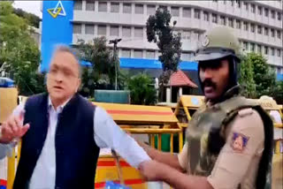 karnataka-police-has-detained-historian-ramachandra-guha