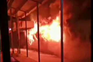 Amritsar-bound train,  Amritsar-bound train catches fire,  Amritsar-bound train catches fire near Jalandhar, Amritsar-bound train news, Amritsar-bound train fire news,  ಅಮೃತ್​ಸರ್​​ ಮೂಲದ ರೈಲು, ಅಮೃತ್​ಸರ್​ ಮೂಲದ ಟ್ರೈನಿಗೆ ಬೆಂಕಿ, ಜಲಂಧರ್​ ಬಳಿ ಅಮೃತ್​ಸರ್​ ಮೂಲದ ಟ್ರೈನಿಗೆ ಬೆಂಕಿ, ಅಮೃತ್​ಸರ್​ ಮೂಲದ ಟ್ರೈನಿಗೆ ಬೆಂಕಿ ಸುದ್ದಿ,