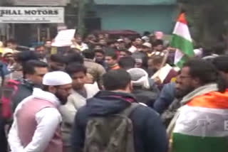 Police stopped protesters In Daryaganj moving towards Red Fort in delhi