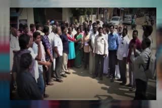 Traders demonstration at Mayiladuthurai