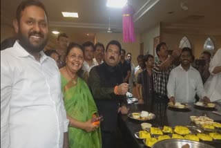 shiv-sena-inaugurated-10-rupees-thali-in-municipality-in-mumbai