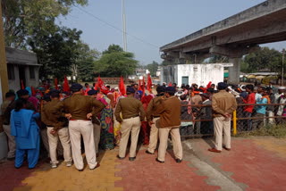 The drowned victims surrounded the police station for compensation