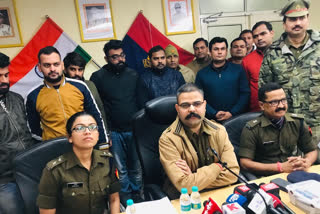 fake call centre busted by greater noida police 5 arrest