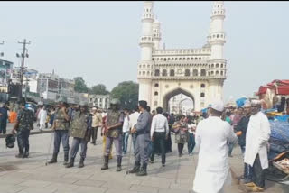 نماز جمعہ کے بعد تاریخی مکہ مسجد کے سامنے زبردست احتجاج