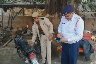 Traffic police cut 30 thousand 500 rupees challan of motorcycle