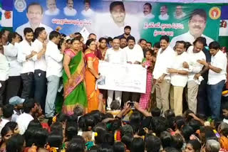 Distribution of checks worth Rs.11 crore to Dwakra Groups at darsi in prakasham district