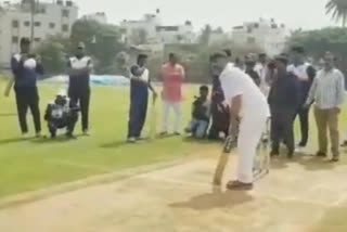 DK Shivakumar plays cricket