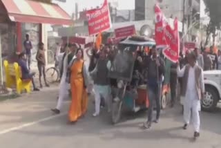 farmers protest for increasing sugarcane rate in karnal