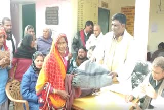 blankets distribution between poor and widowed women in kaimur district