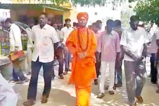 padapooja-of-yadavanand-swamiji-in-pavagada