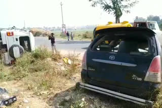 two cars accident at narsipatanam