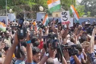 CRPF DIG office march in pallipuram  യൂത്ത്കോൺഗ്രസ്  യൂത്ത്കോൺഗ്രസ് പള്ളിപ്പുറം  പൗരത്വ ഭേദഗതി ബില്‍  എം.എ.ലത്തീഫ്  മലപ്പുറം യൂത്ത് കോണ്‍ഗ്രസ്