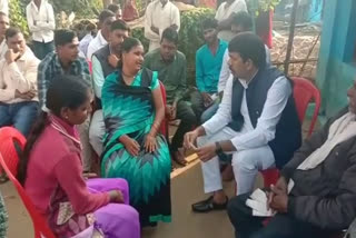 Mineral Minister Pradeep Jaiswal met family members of dead in jabalpur bus accident