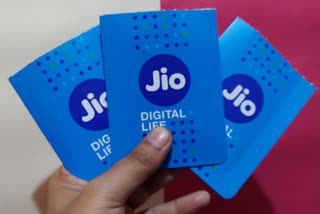 Jio offers 1-year 'unlimited services' for Rs 2020
