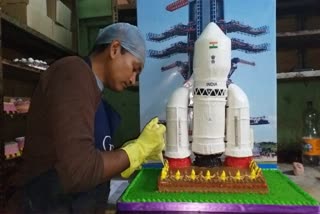 Chandrayaan 2 cake for auction