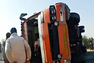 accident on pokaran-Nachna road,  पोकरण में बस हादसा, पोकरण में बस पलटी