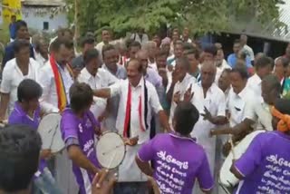 minister Karuppannan dance during campaign
