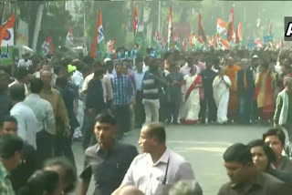 Students from various universities across Delhi join march; Modi, Shah statements on nationwide NRC contradictory cm Mamata benarjee in kolkata