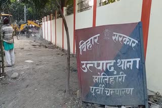 अतिक्रमण की गई दीवार तोड़ी गई