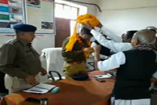 aaspur news, dungarpur news, people welcome sp aaspur, आसपुर खबर, डूंगरपुर समाचार, लोगों ने पुलिसकार्मिको का स्वागत किया आसपुर