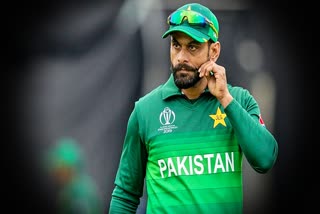 M Hafeez suspended from bowling in all ECB competition