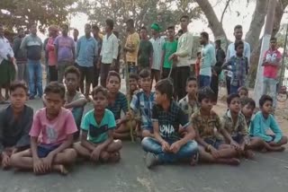 villagers-protest-against-the-road-accident-at-dhenkanal