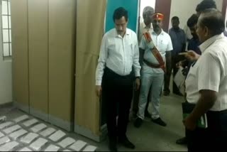 salem collector Raman  மாவட்ட தேர்தல் அலுவலர் சி.அ. ராமன்  collector raman inspection in voting center