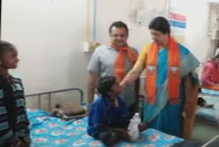 bjp leaders distributed fruits in sayaji hospital in vadodara