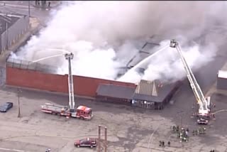 a-fire-broke-out-at-a-detroit-grocery-store-in-america