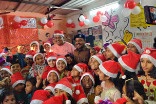 celebrates Christmas with children