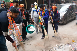 BJP leader on cleanliness campaign after PM's appeal