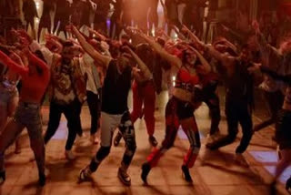 varun dhawan nora fatehi sizzle in song garmi from street dancer 3d