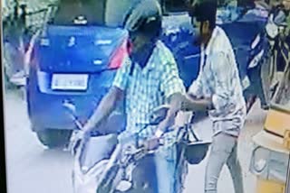 Thieves robbery lakhs of rupees in bangalore