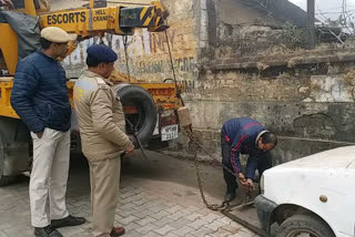 nahan police fined wrongly parked vehicles in the city