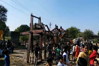 People reached fair by riding in bullock cart