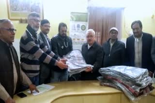 karauli latest news, karauli blanket distribution news, करौली ताजा हिंदी खबर, करौली कंबल वितरण खबर, करौली में कंबल वितरण, maharaj krishna chnadra pal