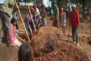 MLA promised to build road in ghughra mandla