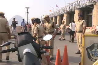 police stop vijayawada traffic