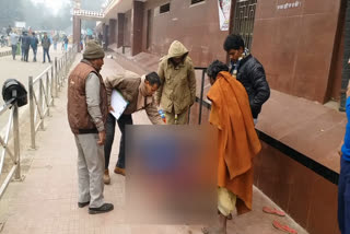 Beggar died due to cold, ठंड लगने से भिखाड़ी की मौत