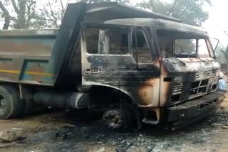 Naxalites of TPC organization set fire to Hywa in Palamu