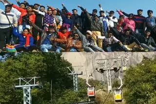 large number of tourists started reaching the Trikut mountain of Deoghar