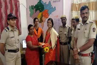 honesty of a woman in satara; 25gram gold  Returned by women