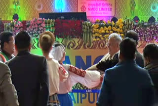 cm bhupesh baghel dances with Belarus dancer